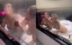 Gabi Tamiris e Debora Peixoto chupando consolos dentro da banheira